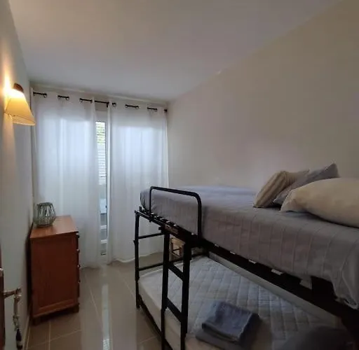 Peral 32 - Baix Amb Parquing شقة يافرانتْسْ