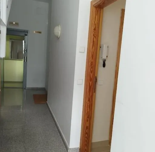 Peral 32 - Baix Amb Parquing شقة يافرانتْسْ